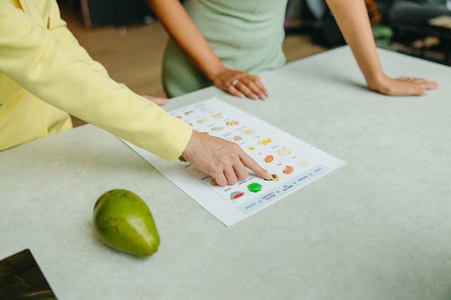 How to Become a Nutritionist in 2022: Salary and Outlook